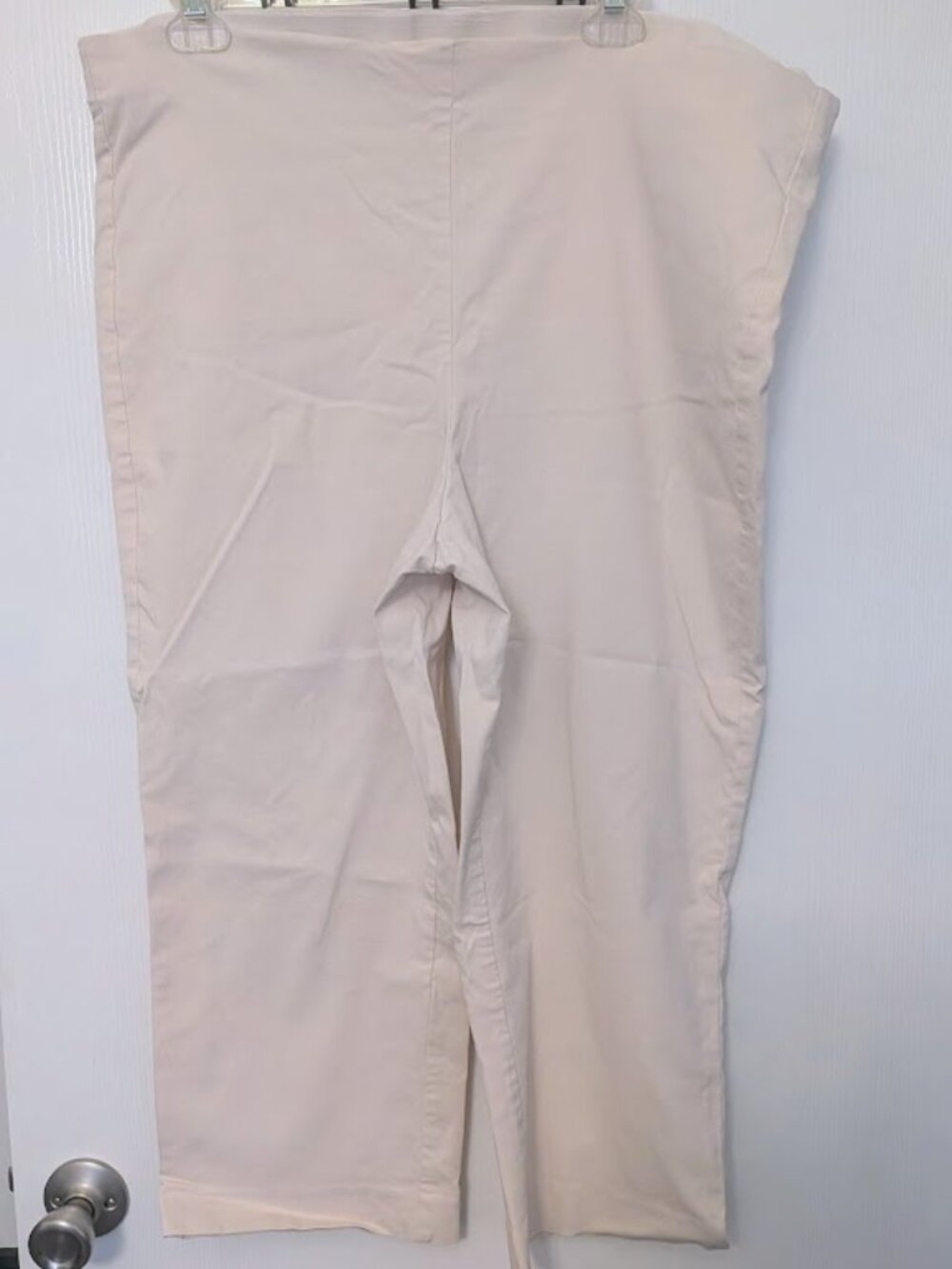Chico's cream pull-on capris NWOT Size 3.5/18
